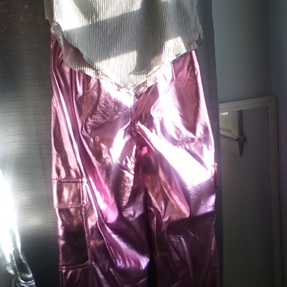 PINK Metallic pants Wide Leg Cargo pockets Looks great on camera too 😎